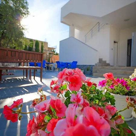 Hotel Garden Sofia - Free Parking Ksamil