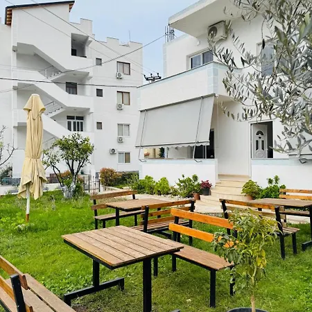 Garden Sofia - Free Parking Hotel